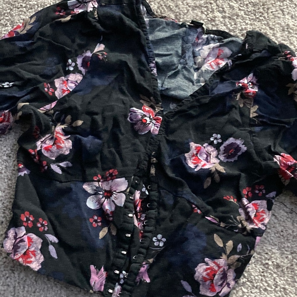Flower long sleeve crop top
